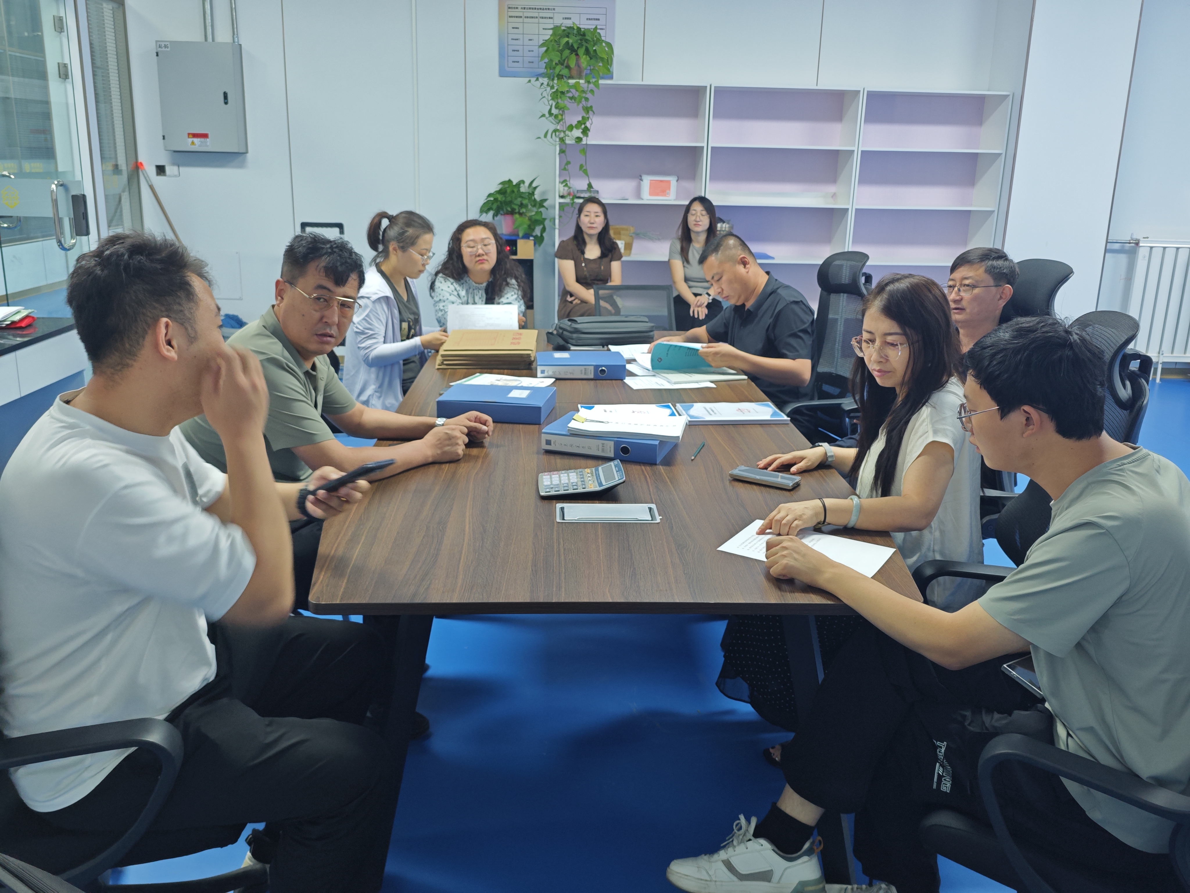 园区生态环境和应急管理办公室与伊旗应急管理局对工贸企业进行执法复查   